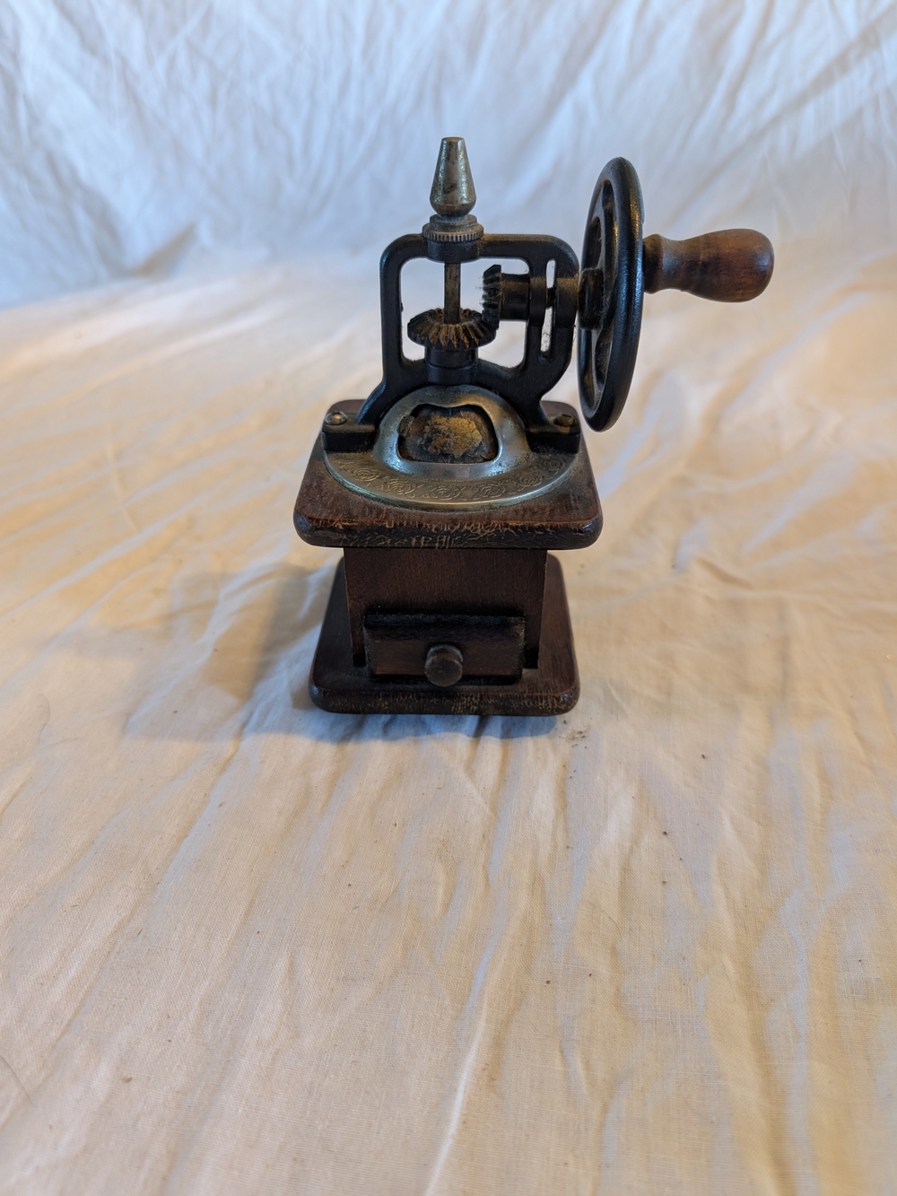 2/60$ Vintage Coffee Grinder in Brown Wood and Black Metal